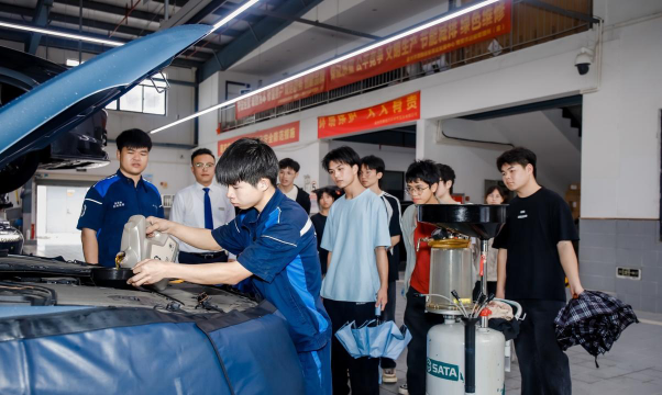 2024年重庆读汽车运用与维修专业的技工学校有哪些