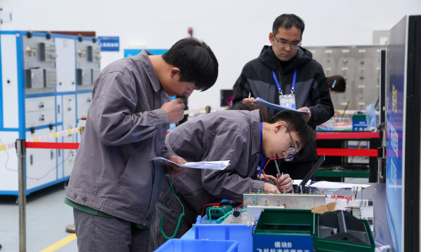 成都航空学校飞机电子设备维修专业怎样