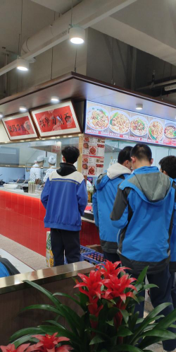 绵阳市轨道交通学校食堂条件怎么样
