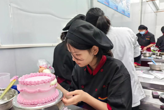 学蛋糕的专业学校