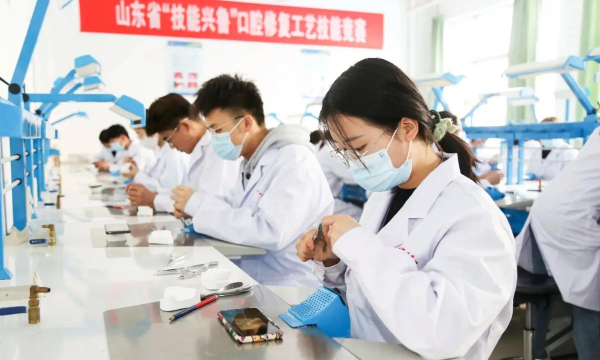 枣庄职业学院口腔医学和维坊护理职业学院口腔医学哪个好