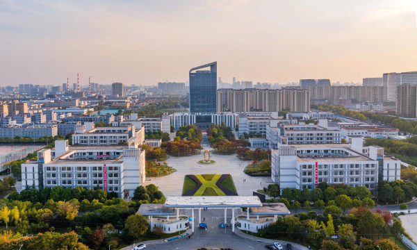 江苏商贸职业学院是985大学吗