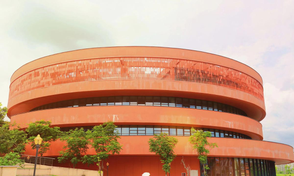 江西陶瓷工艺美术职业技术学院是985大学吗