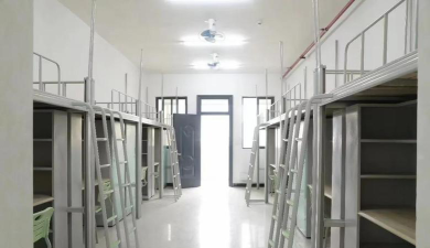 广西现代职业技术学院是本科吗
