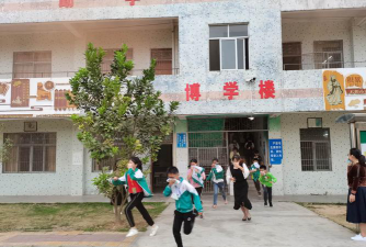 那务镇中心小学环境