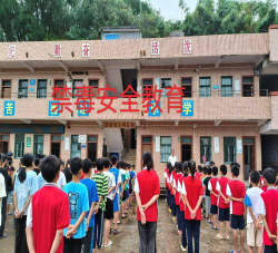 化州市平定镇沙坡木棉小学教学点环境