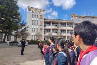 云南驿镇一中环境