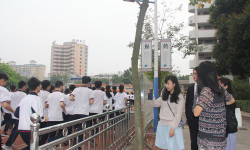 迦密唐宾南纪念中学环境