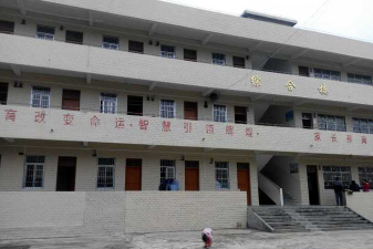 信宜市白石镇丽垌小学环境