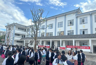 巍山县南诏镇文华中学环境