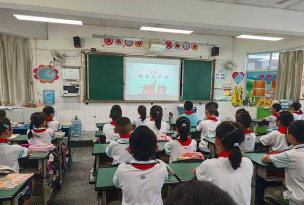 眉山东坡镇三苏路小学幼儿园环境