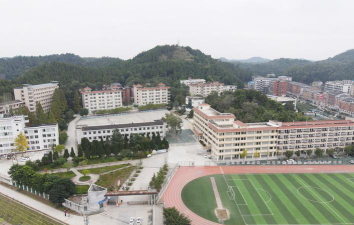 四川省南部县建兴镇初级中学环境
