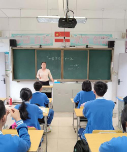 山根初级中学环境