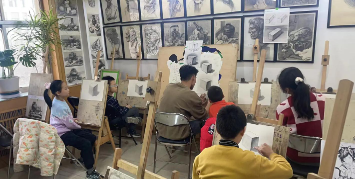 突泉县斑马画室艺术培训学校有限公司环境