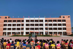八甲镇中心小学环境
