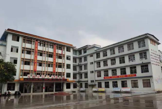 平南县平南镇第三初级中学环境