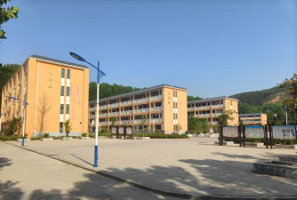 坡豪中学环境