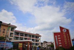 来宾市兴宾区桥巩乡第二初级中学环境