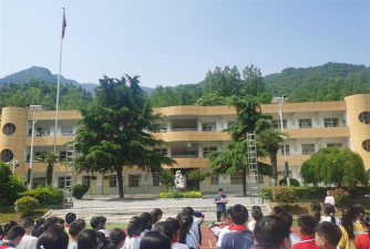 青山镇中心小学环境