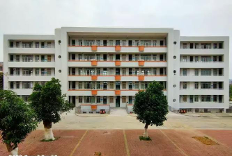 阳春市八甲镇中心小学高屋分校环境
