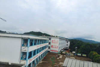 临翔区平村乡中心完小环境