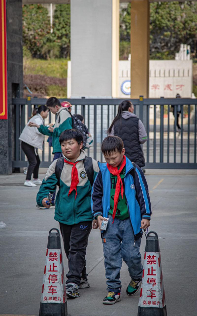 外纳九年制学校环境
