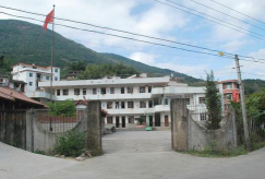 崇义县长龙镇新溪小学环境