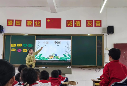 重石中心小学环境