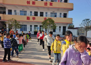 于都县新陂中心小学环境