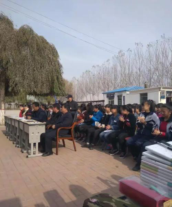 新万发镇中学环境