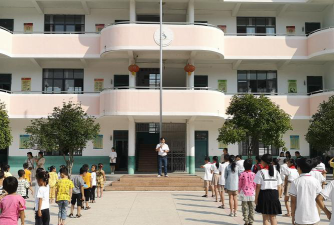 高阜中心小学环境