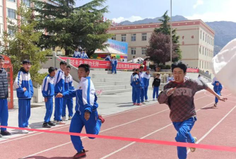 迭部县初级中学环境