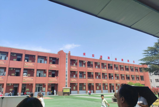 禹城市十里望乡中心小学环境