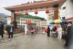 田林县高龙乡中学环境