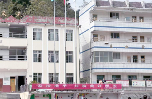 清镇市麦格民族中学环境