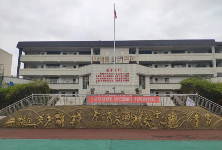 清镇市王庄民族中学环境