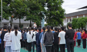 蓬安县睦坝乡中心小学校环境