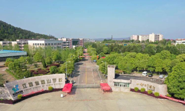 江西省西山国际学校环境