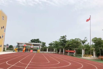 东方市八所镇新街中心学校环境