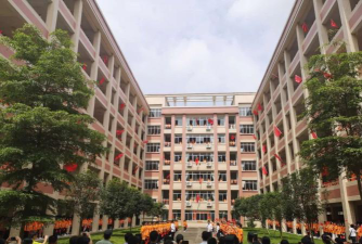 玉林市长成学校环境