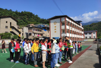 荥经县烈士乡中心小学环境