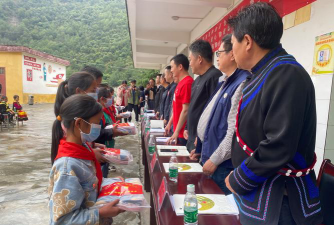 冕宁县麦地乡中心小学校环境