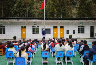 杨兴乡桐梓学校环境