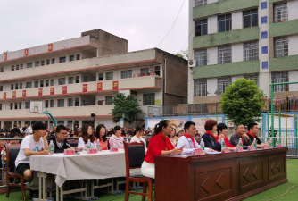 岳池县鱼峰乡临碑匾村小学班环境