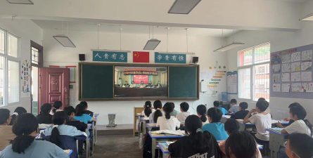 镇巴县赤南初级中学环境