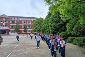 施洞镇中心小学环境