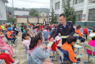 礼县红河乡中心小学环境