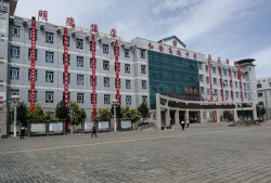 新疆和静高级中学环境