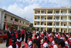 盈江县勐弄乡中学环境