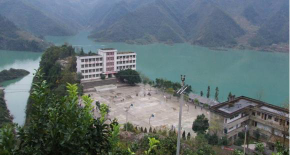 鹿角中学环境